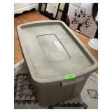 RUBBERMAID ROUGHNECK STORAGE CONTAINER