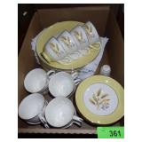 VINTAGE AUTUMN GOLD DISHES - 12 DINNER PLATES>>>