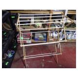 COLLAPSIBLE CLOTHES DRYING RACK (GREAT FOR DOILY>>