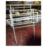 COLLAPSIBLE CLOTHES DRYING RACK (GREAT FOR DOILY>>