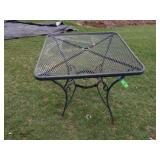 WIRE MESH TABLE (BROKEN FOOT - SEE PICS) 30x30x28