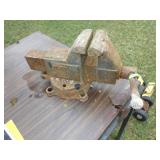 3 1/2" COLUMBIAN BENCH VICE