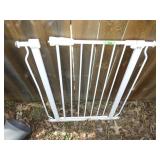 METAL ADJUSTABLE CHILD / ANIMAL GATE  29" -? x 37