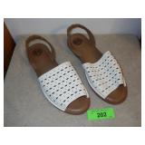 SO SANDALS (APPEAR NEW) SIZE 10M