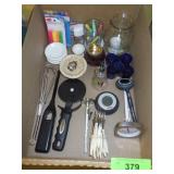 VINTAGE CORN ON THE COB HOLDERS, ASST. KITCHEN >>>