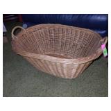 VINTAGE WICKER LAUNDRY BASKET