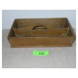 VINTAGE WOODEN UTENSIL CARRIER (TRACES OF GREEN>>>