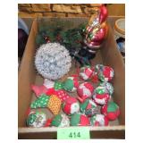 GLASS SANTA ORNAMENT, SPHERE LIGHT, QUILTED >>>>>