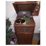 VTG BRUNSWICK PHONOGRAPH **BRING HELP- WE WILL>>>