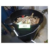 BUCKET OF WOODEN & PLASTIC CLOTHES PINS