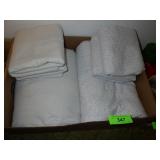 QUEEN FITTED SHEET & 2 CASES, QUEEN FLAT SHEET &>>