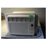 GENERAL ELECTRIC WINDOW AIR CONDITIONER - TURNS ON