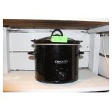 CROCK-POT SLOW COOKER - TURNS ON