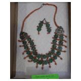 STERLING NECKLACE W/ GREEN ENAMEL FLOWERS & FAUX>>