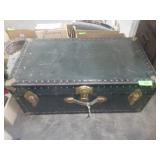 VINTAGE TRUNK 31 x 17 x 13