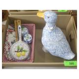 CERAMIC DUCK COOKIE JAR, S&P SHAKERS, SKILLET >>>>