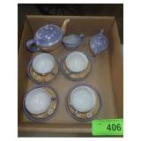 VINTAGE LUSTERWARE CHILDRENS TEA SET
