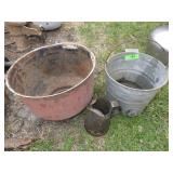 VTG GALVANIZED CALF FEEDER BUCKET, METAL STRAINER>