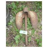 VINTAGE CAST IRON BOAT ANCHOR