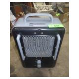 COMFORT ZONE SPACE HEATER - TURNS ON