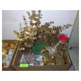 CHRISTMAS DECOR - LIGHTED TRAINS, WINDOW CANDLES>>