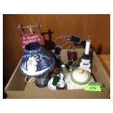 CHRISTMAS TEAPOT, LAMPS, STAINED GLASS WREATH (PC>