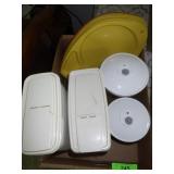 VINTAGE PICNIC TRAYS, PLASTIC CONTAINERS, FOOD >>