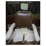 VINTAGE THEO A KOCHS BARBER CHAIR **BRING HELP**