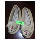 MINNETONKA LEATHER MOCCASINS (WOMENS 10)