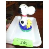 1972 UNITED FEATURE SNOOPY FIGURINE 'HE'S A NICE >