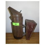 VINTAGE WOODMAN BEE SMOKER