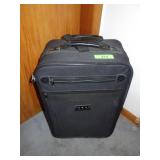 TOWNE CARRY ON SUITCASE (CAN'T GET HANDLE UP)