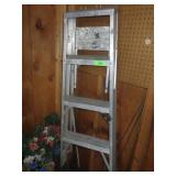 4' ALUMINUM LADDER