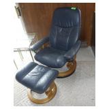 EKORNES SWIVEL RECLINER CHAIR W/ OTTOMAN