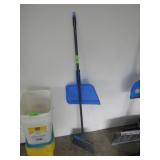 BROOM & DUSTPAN