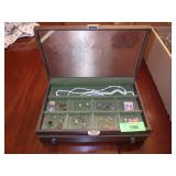 JEWELRY BOX W/ PINS, NECKLACES, EARRINGS, SINGLE>>