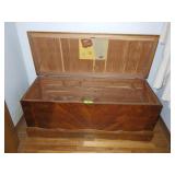 VINTAGE CASWELL RUNYAN CEDAR CHEST **BRING HELP**>
