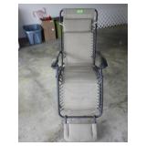 ZERO GRAVITY RECLINING LOUNGE CHAIR