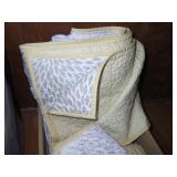 REVERSIBLE TWIN QUILT, PILLOW SHAM, TWIN SHEETS>>>