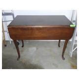DROP LEAF TABLE 36 x 20 (PLUS 9" DROP LEAVES)