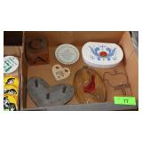 1970'S HAND PAINTED PLAQUES, BOX, BLOCK, HEART >>>