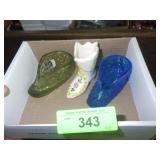 VTG OLDE VIRGINIA DAISY & BUTTON GLASS BOOTIES>>>