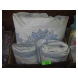 QUILT (FULL) W/ 2 PILLOW SHAMS (NEED CLEANED)