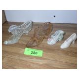 VTG FENTON MOONSTONE CAT SLIPPER (CHIP ON BOTTOM)>