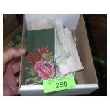 VINTAGE HANKIES / HANKERCHIEFS