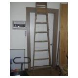 WERNER 8' WOODEN STEP LADDER