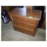 VINTAGE DRESSER 30 x 15 x 27