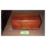 VINTAGE LANE SALESMAN SAMPLE CEDAR CHEST *HINGE>>>