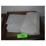 VTG TABLECLOTH & NAPKIN SET (60" X 88") 8 NAPKINS
