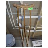 PAIR OF VINTAGE CRUTCHES